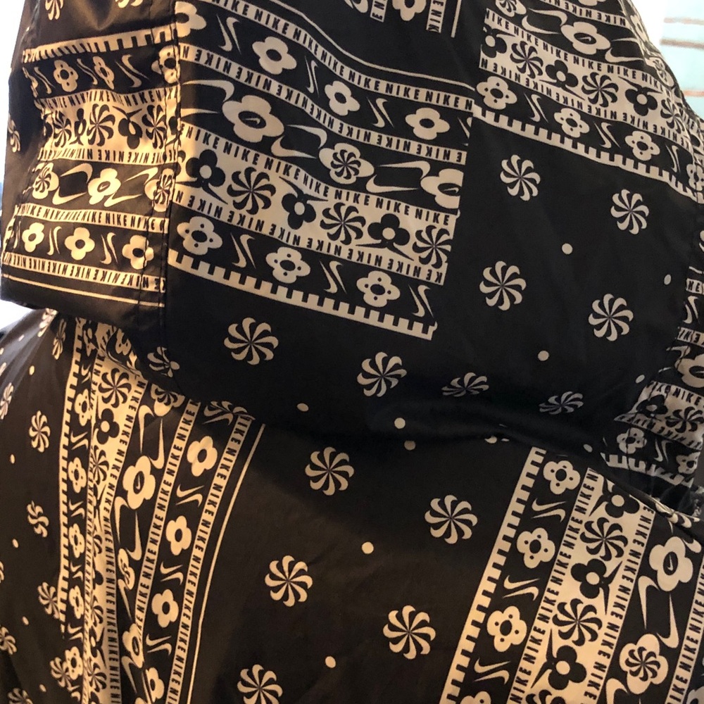 Nike Women’s Sportswear Bandana Print Jacket - Picture 6 of 7
